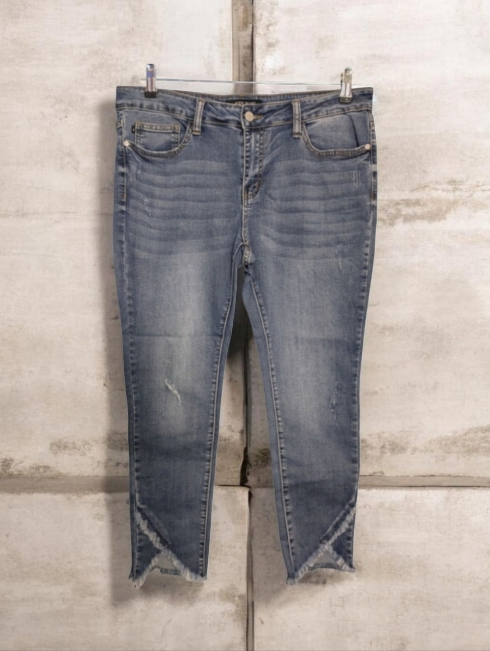 Judy Blue Distressed Tulip Hem Cropped Denim Jeans Size 13/31